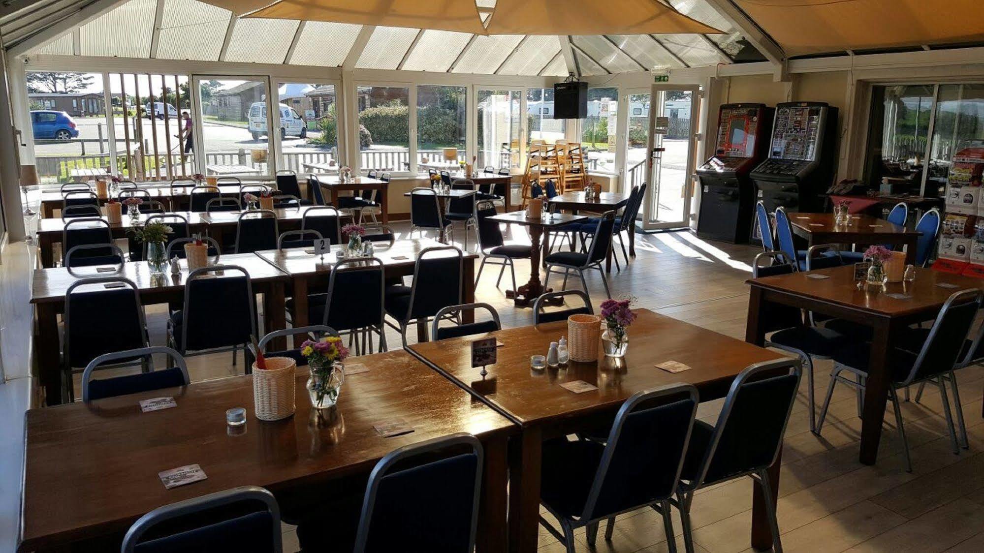 Atlantic Bays Holiday Park Padstow Eksteriør billede
